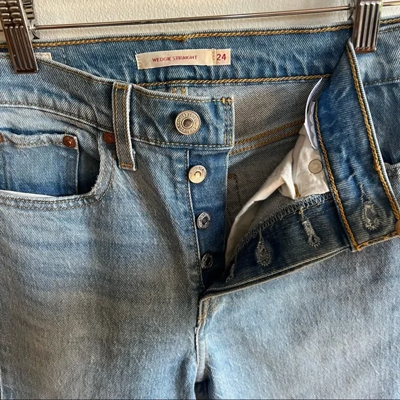 NEW Levis Wedgie Straight Jeans - Picture 3 of 5